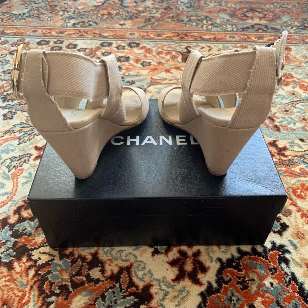Chanel Summer Linen Wedges with Heart CC buckle - Picture 4 of 6